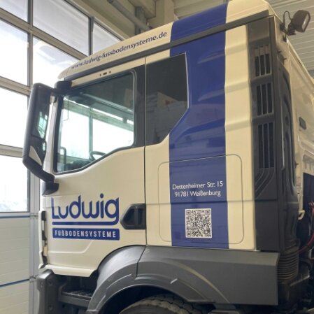 LKW Beschriftung komplett mit Layoutberatung