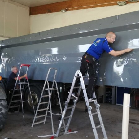 LKW Auflieger folieren statt lackieren