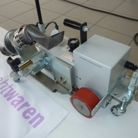 Planen mit Saum und Ösen