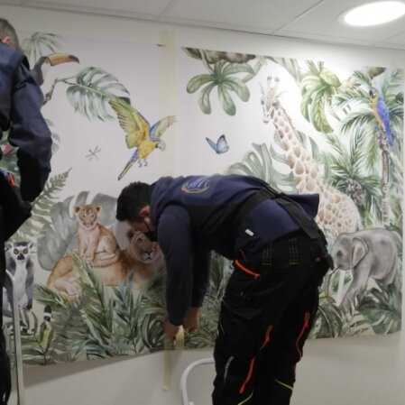 Bilder an Wand kleben